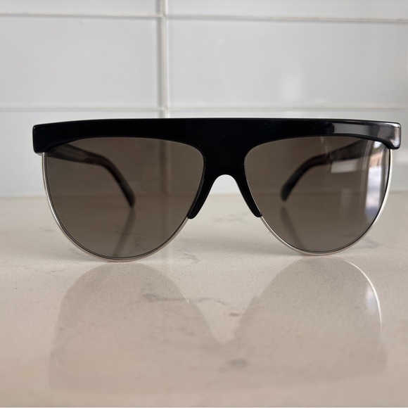 Givenchy Black Flat-Top Sunglasses with Shield Lens - Picture 1 of 10
